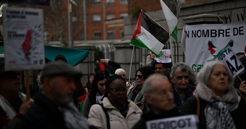 İspanya'da 180'den fazla Katolik derneğin üyeleri İsrail'i protesto etti