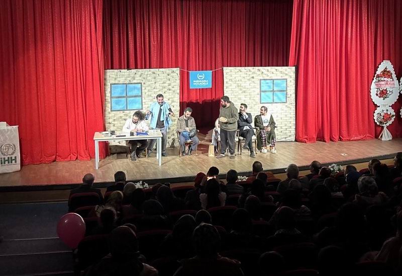 “Parola Boykot” tiyatro oyunu Amasya’da sergilendi