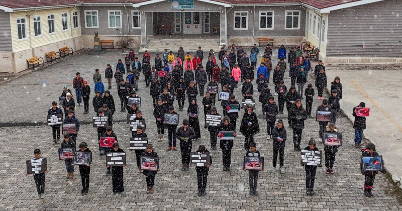 Van'da öğrencilerden Filistin'e destek için "sessiz" eylem