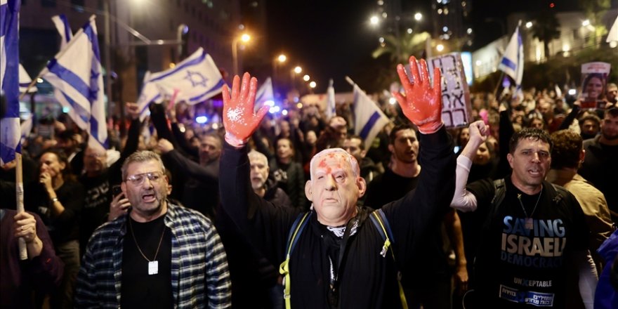 Yahudiler, hükümetin istifası ve erken seçim talebiyle sokaklara döküldü