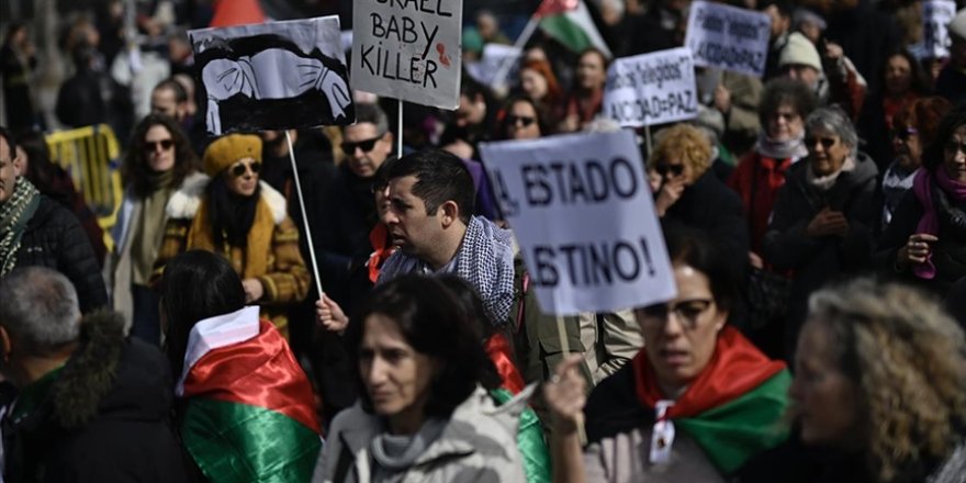 İspanya'da yüz binlerce kişi İsrail'e silah ticaretinin durdurulması için yürüdü