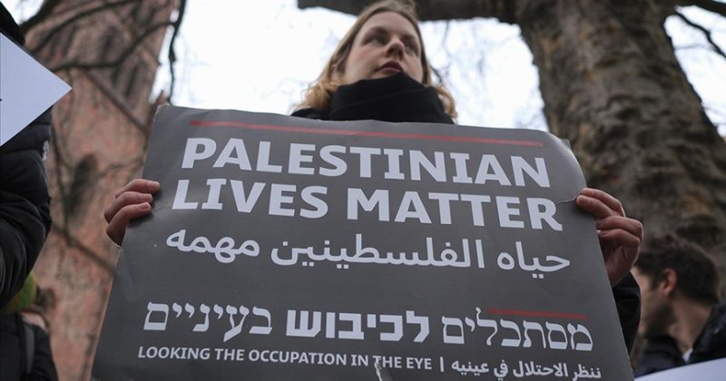 Berlin'de yaşayan İsrailliler, Gazze’de ateşkes talebiyle gösteri düzenledi