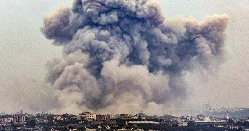 Katil İsrail Gazze'ye 6 dakika içinde 50 saldırı düzenledi