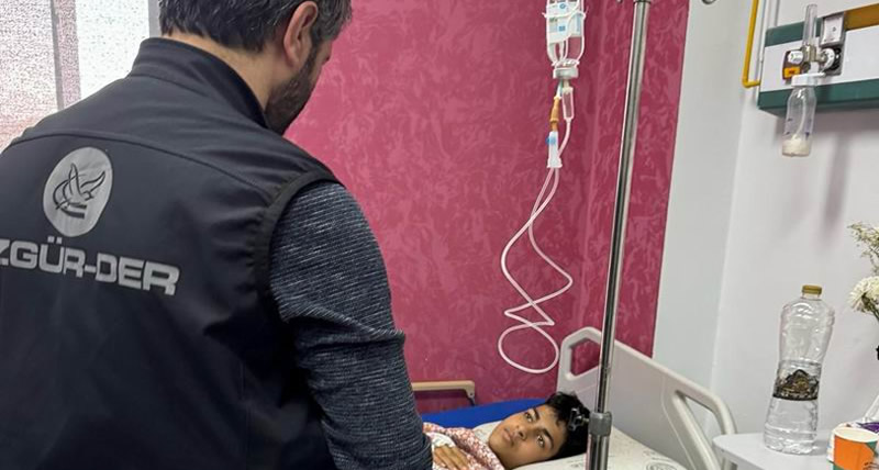 Özgür-Der ve Fetih Vakfı Rafah sınırında