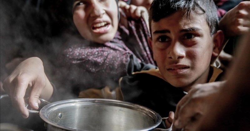 Siyonistler, 2 günde Gazze'de insani yardım almaya çalışan 127 Filistinliyi katletti!