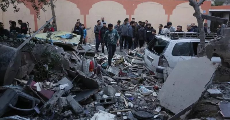 Katil İsrail yerleşim yerlerine saldırdı: Çok sayıda şehit!
