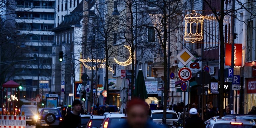 Almanya'nın Köln kentinde bir cadde ramazana özel aydınlatıldı