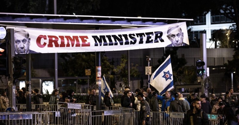 Tel Aviv'de Netanyahu karşıtı gösteri düzenledi