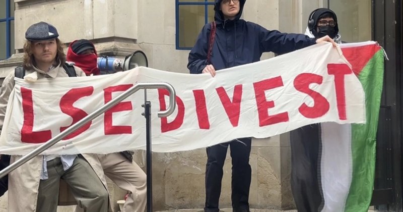 Londra'daki üniversite, İsrail silah tedarikçilerine yatırımı nedeniyle protesto edildi