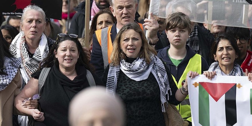 Şarkıcı Charlotte Church, Gazze'ye verdiği destek nedeniyle ailesinin tehdit edildiğini açıkladı