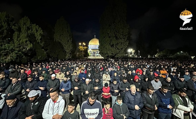 Mescid-i Aksa’da 6. teravih namazı 90 bin kişiyle eda edildi
