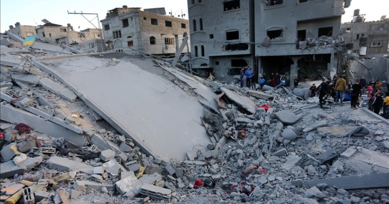 Katil İsrail, aynı evden 36 Filistinliyi öldürdü