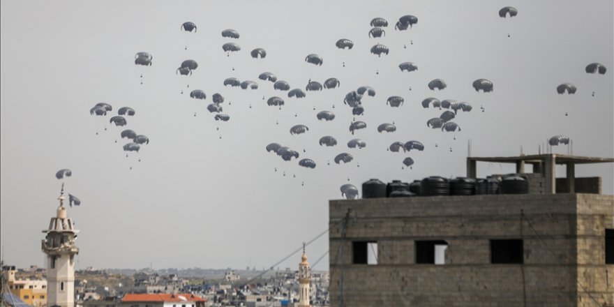 Ürdün 3 ülkenin katılımıyla Gazze'nin kuzeyine havadan yardım indirdi