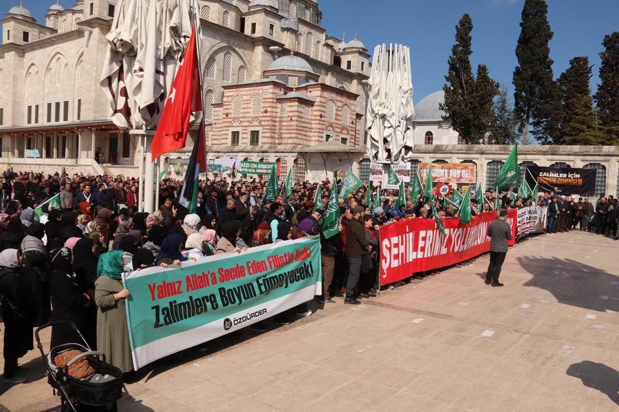 Gazze’de işgalcilere Mısır’da darbecilere boyun eğmeyeceğiz!