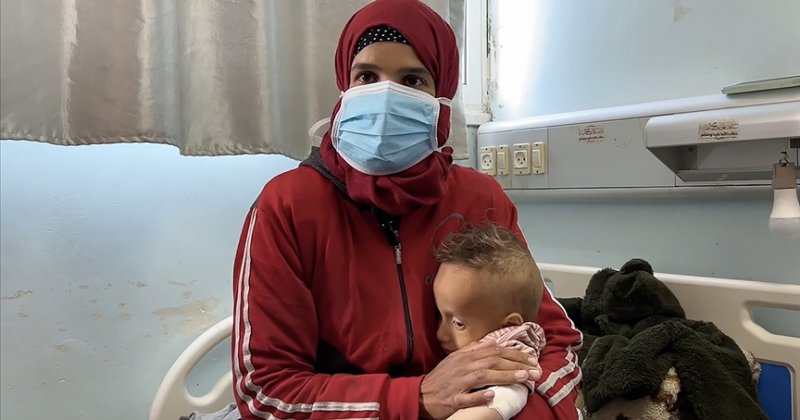 Gazze'de eşi alıkonulan Filistinli anne, 2 çocuğunu kaybetmekten korkuyor