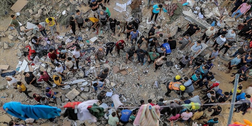 Yardım malzemesinin peşindeki insanları vurmak nasıl bir barbarlıktır?