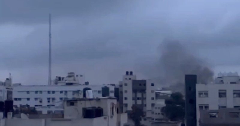 Katil İsrail Gazze'deki Şifa Hastanesi'nde yıkıma başladı