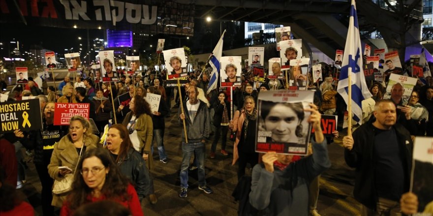 Tel Aviv’de binlerce Yahudi protestocu Netanyahu'ya istifa ve erken seçim çağrısı yaptı