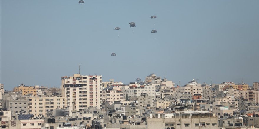 Ürdün, 4 ülkenin katılımıyla Gazze'nin kuzeyine havadan yardım indirdi