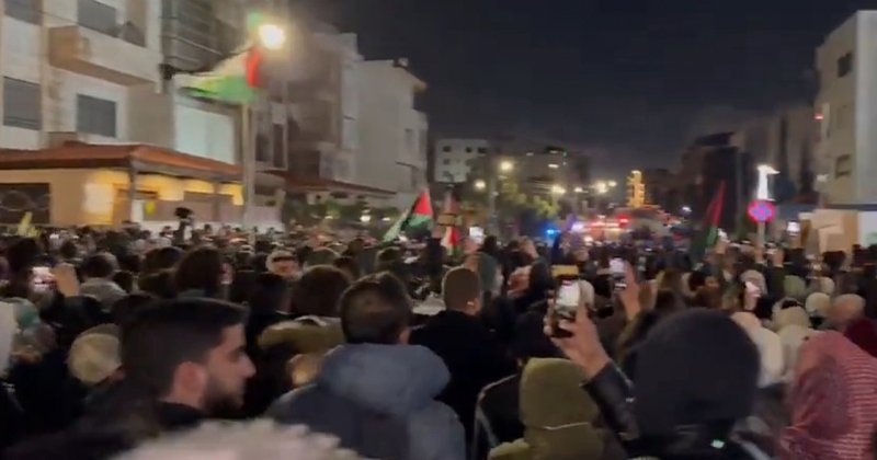 Ürdün'deki İsrail elçiliğine yürüyen protestocular polisle çatıştı