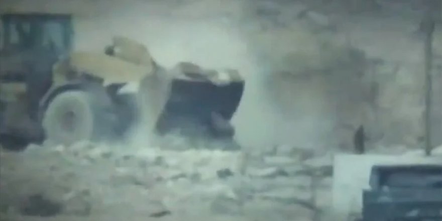 Katledilen 2 Filistinlinin iş makinasıyla sürüklendiği anlar görüntülendi