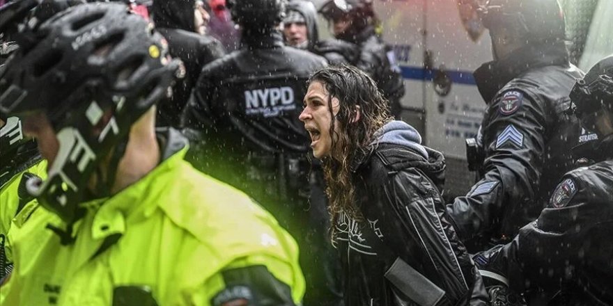 New York polisi Filistin destekçisi göstericilere sert müdahale etti