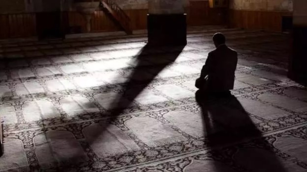 İtikaf bir kutlu arınış, inziva bir görevden kaçış