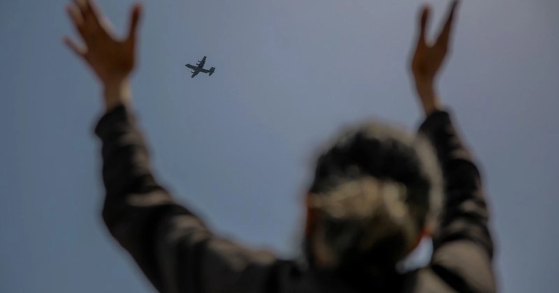 Gazze'nin yeni ölüm şekli: Havadan yardım