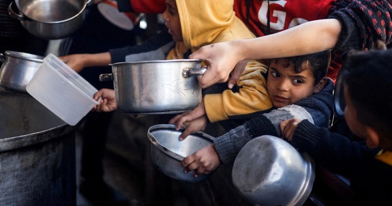 Gazze'de açlık ve ilaç eksikliği nedeniyle ölenlerin sayısı 30'a çıktı