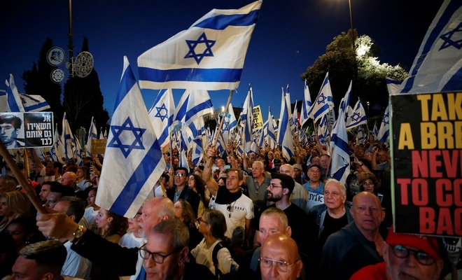Netanyahu'ya protestoya 100 bin kişi katıldı
