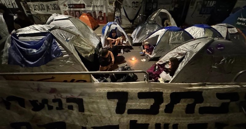 İsrail'de hükümet karşıtı göstericiler Meclis önünde çadırlarda kalmaya başladı