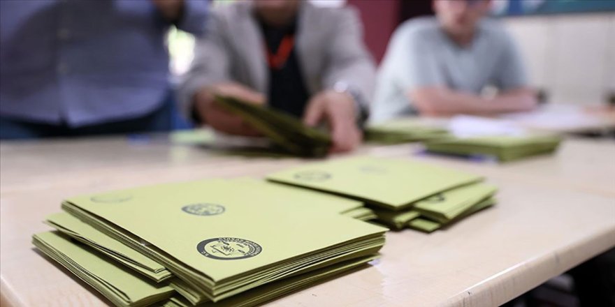 İktidara ders vermeyi erteleyen seçmenler...
