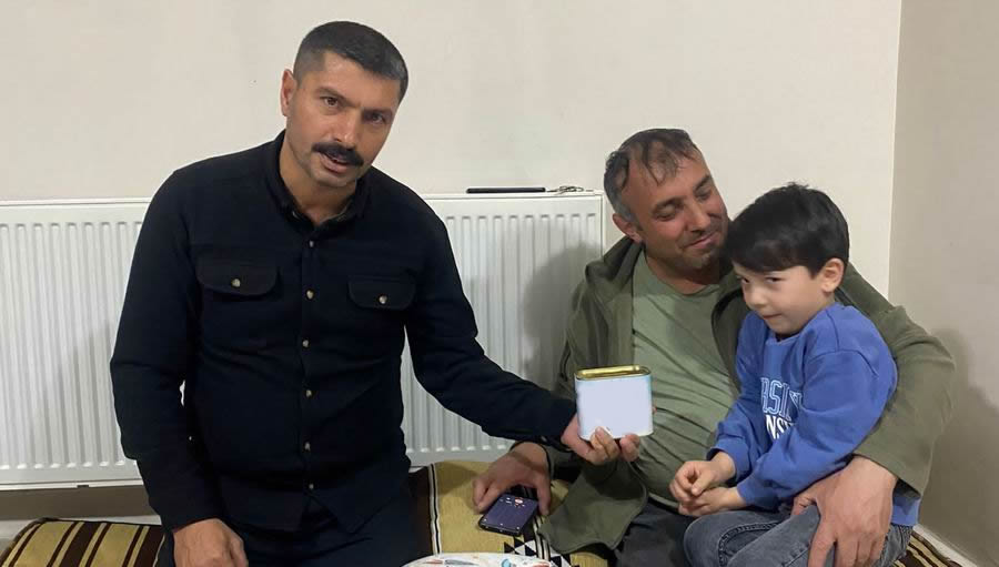 Küçük Burak kumbarasını Gazze’ye bağışladı 