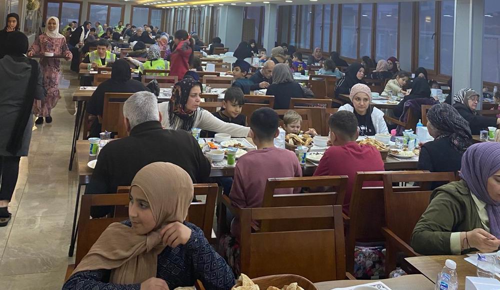 Arnavutköy’de muhacirlerle birlikte ümmet iftarı düzenlendi