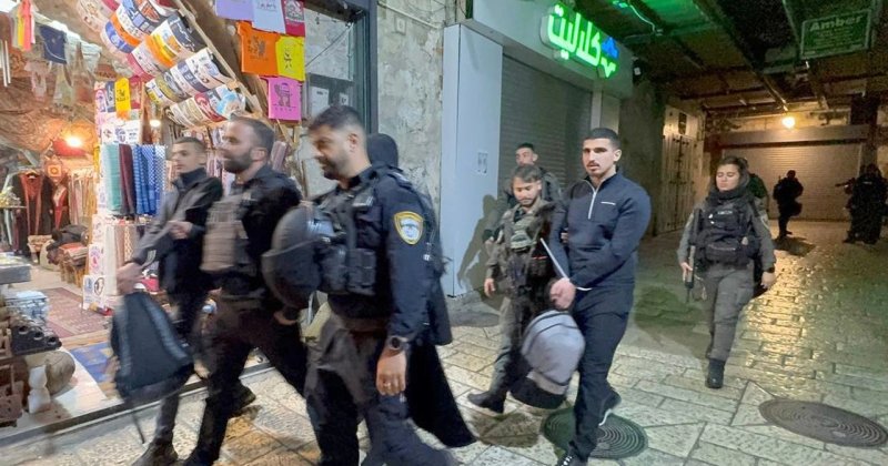 İşgal polisi Mescid-i Aksa'da Kadir Gecesi'nde ibadet edenlere saldırdı