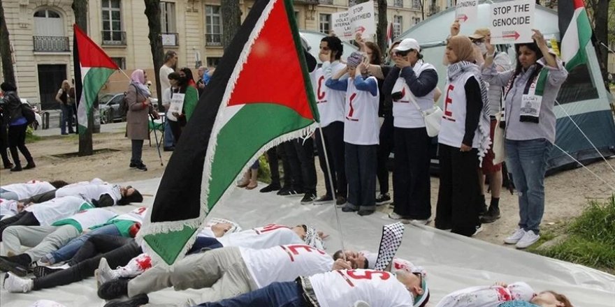 Fransa Dışişleri Bakanlığı yakınında göstericiler Gazze için açlık grevi başlattı