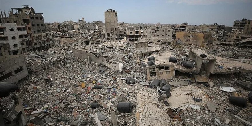 Katil sürüsünün çekildiği Han Yunus kentindeki caddelerden onlarca ceset toplandı
