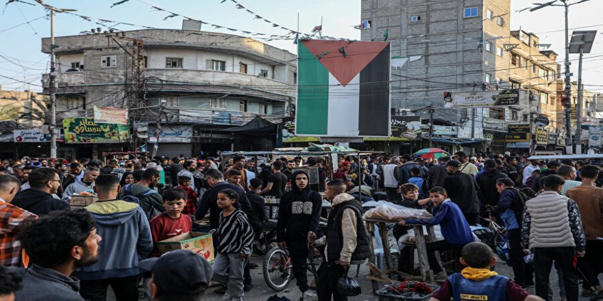 Gazze, Doğu Türkistan ve Suriye'nin  özgürleştiği bayrama erişmek duasıyla...