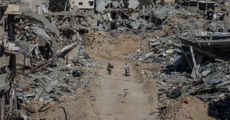 Katil İsrail bayramın ilk gününde Gazze'ye onlarca hava saldırısı düzenledi