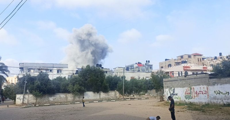 Katil İsrail Gazze'nin orta kesiminde saldırılarını yoğunlaştırdı