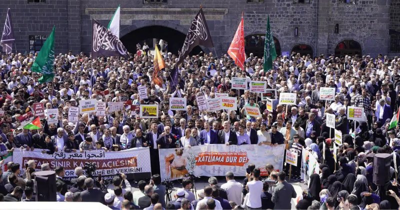 Diyarbakır'da Gazze şehitleri için gıyabi cenaze namazı kılındı