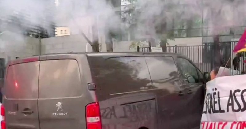 Fransa'da bir sürücü aracını Filistin'i destekleyen göstericilerin üzerine sürdü