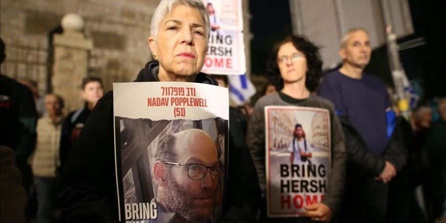 Yahudiler esir takası anlaşması ve Netanyahu'nun istifası için yine sokaklara indi