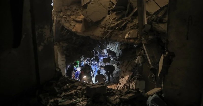 Katil İsrail’in Refah'taki saldırısında çok sayıda Filistinlinin cesedine ulaşıldı