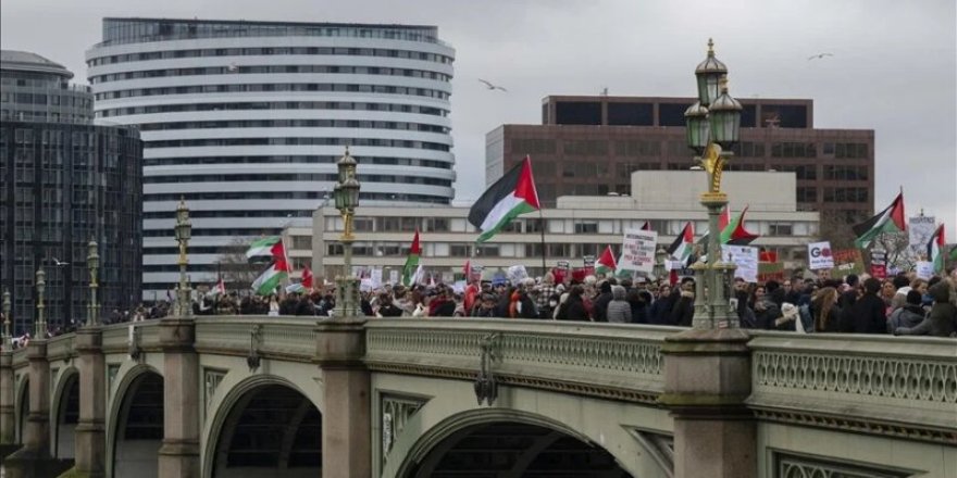 İngiliz sağlık çalışanları, Gazze'deki meslektaşlarıyla dayanışma mesajı verdi