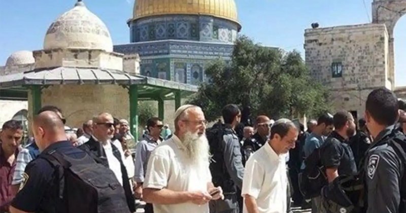 Siyonistler "Hamursuz" günü için Mescid-i Aksa'ya baskın düzenledi