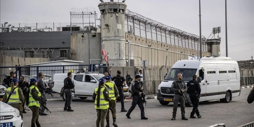 Siyonist zindanlardaki Filistinli esirler vahşi ihlallere maruz kalıyor