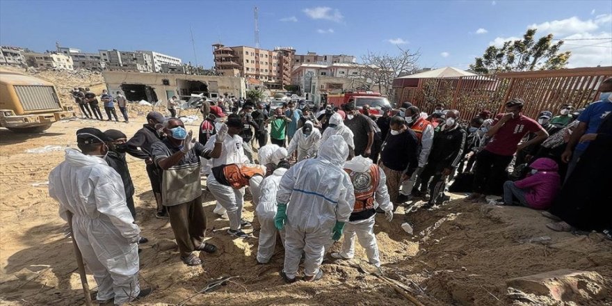 Gazze'deki hastane arazisinde toplu mezar bulundu: Ellerini arkadan bağlayıp infaz etmişler