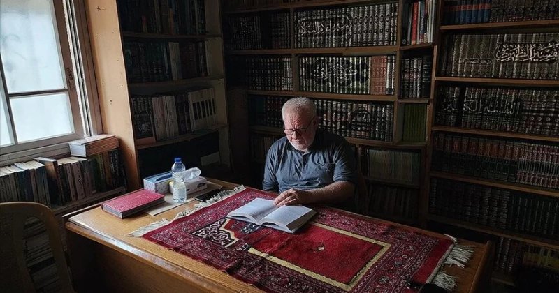 Filistinli yazar, 55 yıllık kütüphanesinin İsrail saldırısında yok olmasından endişe ediyor