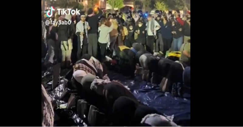 Öğrenciler namaz kılan arkadaşlarını böyle korudular